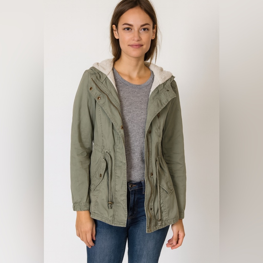 Ambiance distressed army green jacket cinch waist Sherpa lined Size M AR11